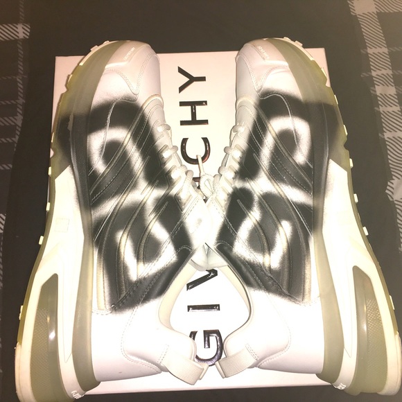 Givenchy GIV 1 Mens White/Black Leather Sneakers Size 12...